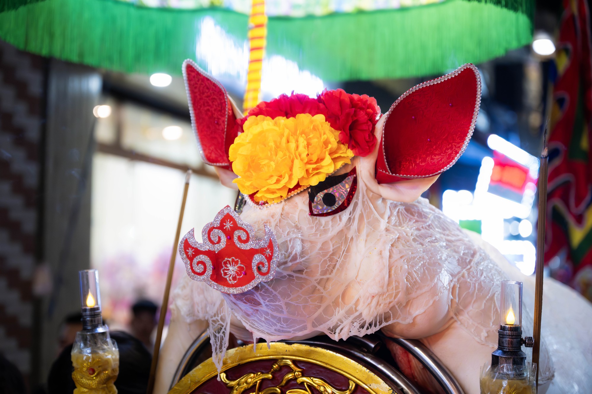 Cả làng La Phù thức trắng vì 17 “ông lợn”: Lợn ăn trứng, ngủ màn, mùa đông sưởi than để chờ giờ rước đình- Ảnh 8. Cả làng La Phù thức trắng vì 17 “ông lợn”: Lợn ăn trứng, ngủ màn, mùa đông sưởi than để chờ giờ rước đình- Ảnh 8.