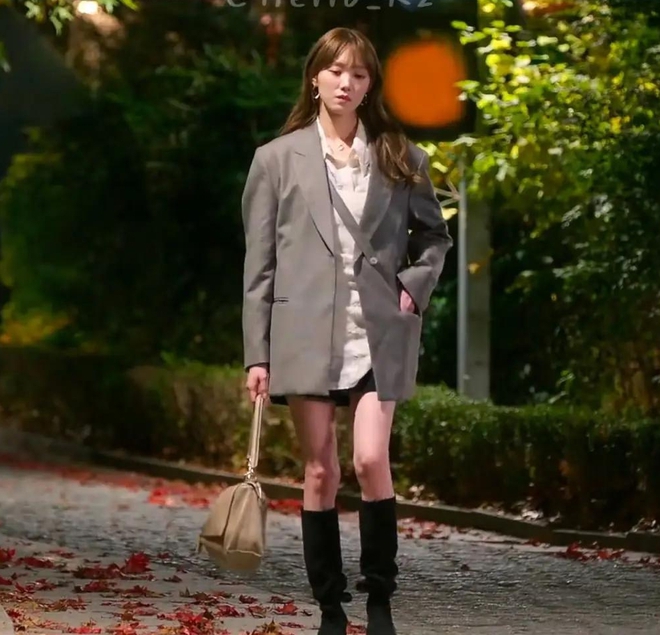 Nữ thần c&ocirc;ng sở 1m75 mặc đẹp nhất l&uacute;c n&agrave;y, xứng đ&aacute;ng "s&aacute;ch mẫu 2026" của d&acirc;n văn ph&ograve;ng- Ảnh 6.