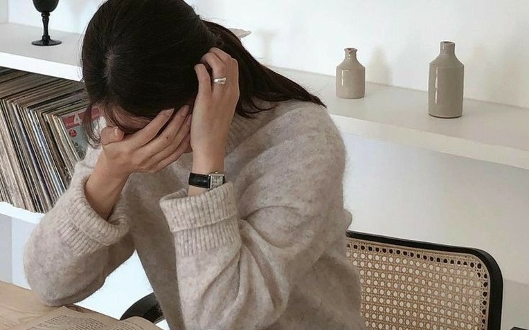 Đi l&agrave;m bao nhi&ecirc;u năm mới hiểu: Mỗi lần than mệt tr&ecirc;n mạng l&agrave; một lần tự giảm gi&aacute; m&igrave;nh- Ảnh 1.