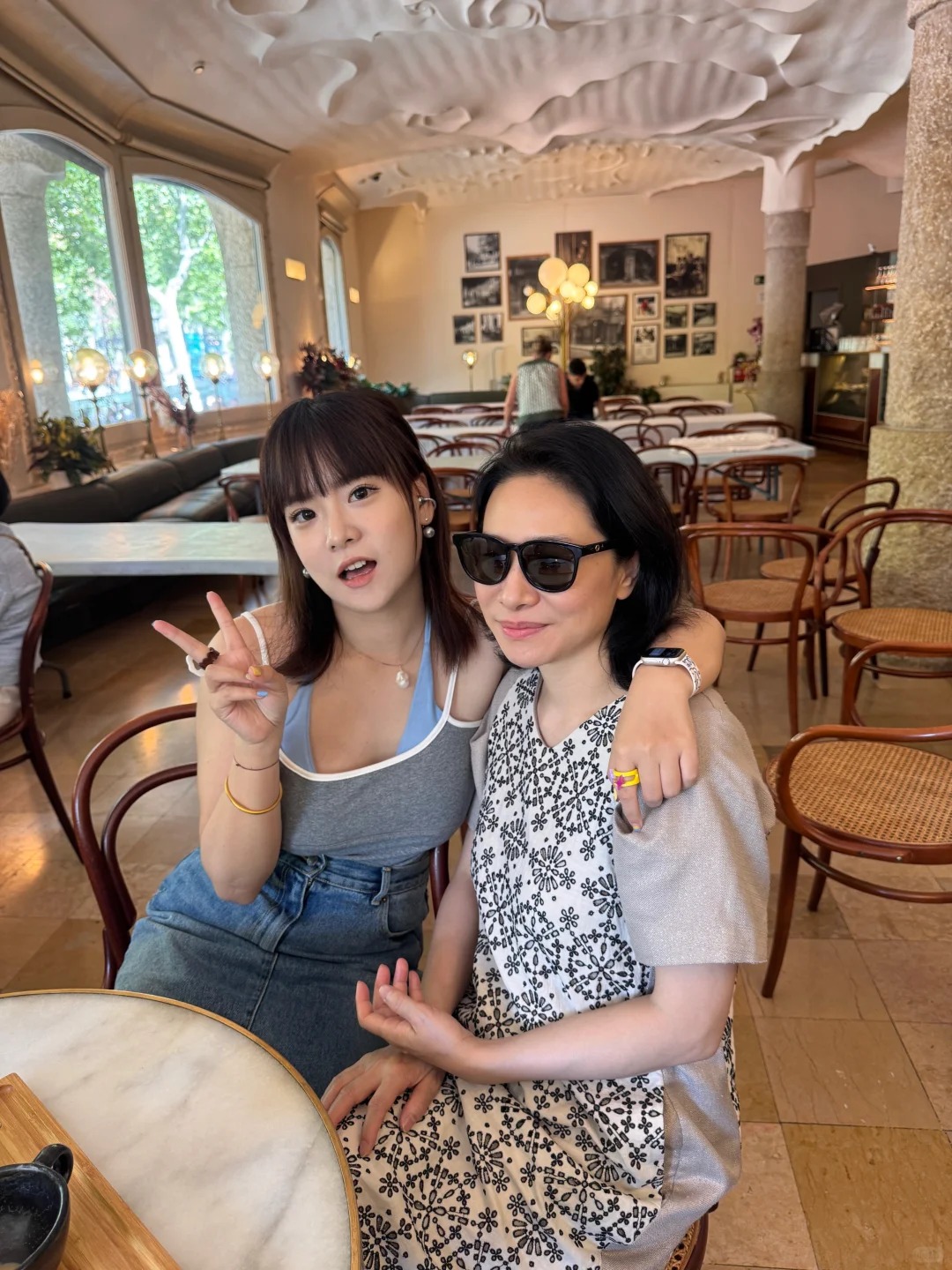 Gi&uacute;p việc sau Tết đi du lịch Ph&aacute;p, chụp ảnh gửi về cho chủ nh&agrave; đang tự cọ toilet- Ảnh 5.