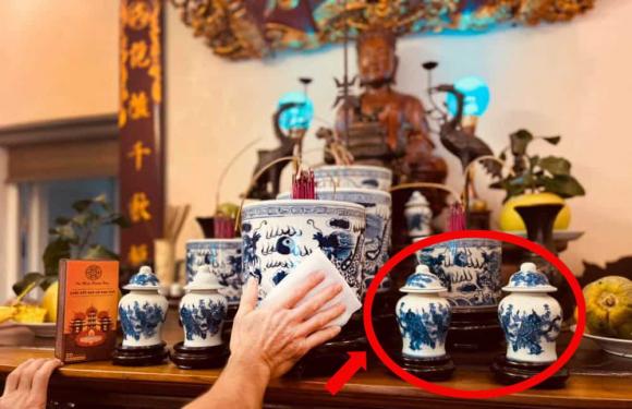 2 thứ quan trọng trên bàn thờ nhưng nhiều người bỏ qua: Không phải bình hoa, khay nước- Ảnh 4. 2 thứ quan trọng trên bàn thờ nhưng nhiều người bỏ qua: Không phải bình hoa, khay nước- Ảnh 4.