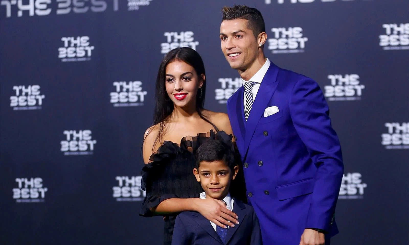 Vợ sắp cưới của Ronaldo khoe body "bốc lửa" tr&ecirc;n chuy&ecirc;n cơ g&acirc;y cho&aacute;ng- Ảnh 3.