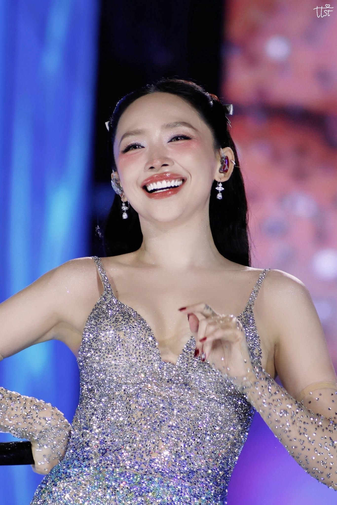 T&oacute;c Ti&ecirc;n "var thẳng" tin đồn hẹn h&ograve; trai trẻ- Ảnh 3.