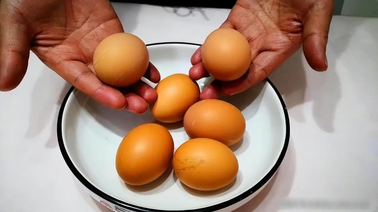 Đi chợ chọn trứng to nhất hay nhỏ nhất tốt hơn?- Ảnh 2.