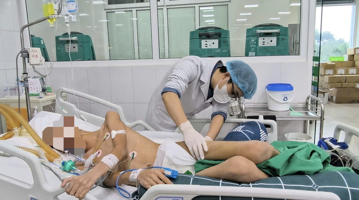 Nam sinh 17 tuổi nguy hiểm tính mạng chỉ vì 1 nốt mụn ở mông- Ảnh 3. Nam sinh 17 tuổi nguy hiểm tính mạng chỉ vì 1 nốt mụn ở mông- Ảnh 3.