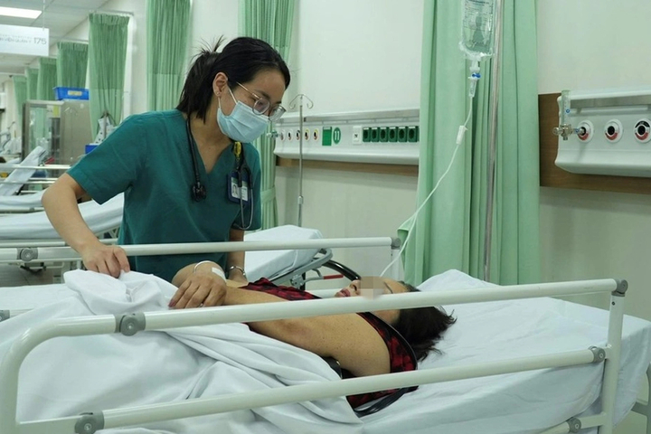 Số người nghi ngộ độc sau ăn b&aacute;nh m&igrave; ở TP.HCM tăng l&ecirc;n 22- Ảnh 1.