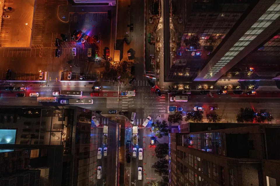 Xả s&uacute;ng kinh ho&agrave;ng g&acirc;y nhiều thương vong tại Mỹ- Ảnh 2.