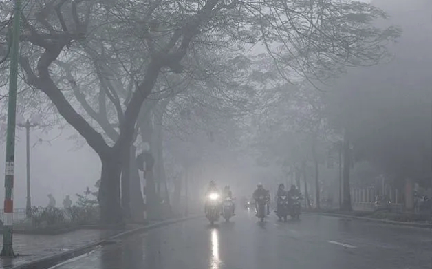 Miền Bắc sắp đ&oacute;n th&ecirc;m một thay đổi lớn về thời tiết từ đ&ecirc;m nay: Nhiệt độ giảm nhanh, mưa r&eacute;t lan rộng- Ảnh 1.