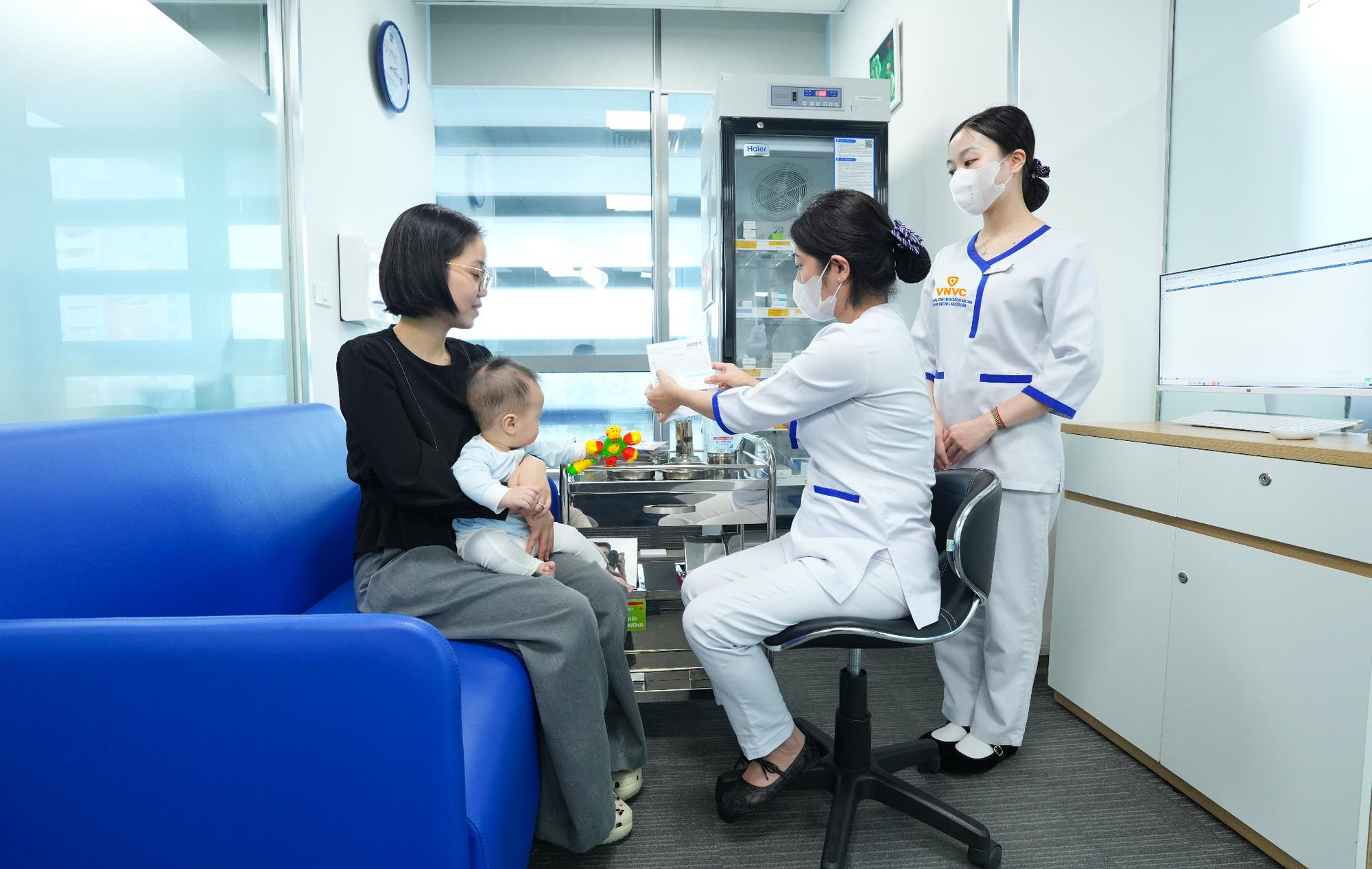 Cảnh giác RSV gây bệnh hô hấp nặng cho trẻ dưới 1 tuổi, chủ động phòng bệnh dịp đầu năm- Ảnh 4. Cảnh giác RSV gây bệnh hô hấp nặng cho trẻ dưới 1 tuổi, chủ động phòng bệnh dịp đầu năm- Ảnh 4.