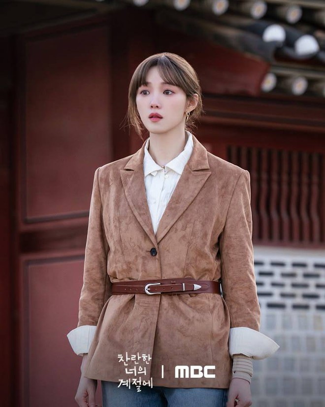 Nữ thần c&ocirc;ng sở 1m75 mặc đẹp nhất l&uacute;c n&agrave;y, xứng đ&aacute;ng "s&aacute;ch mẫu 2026" của d&acirc;n văn ph&ograve;ng- Ảnh 1.