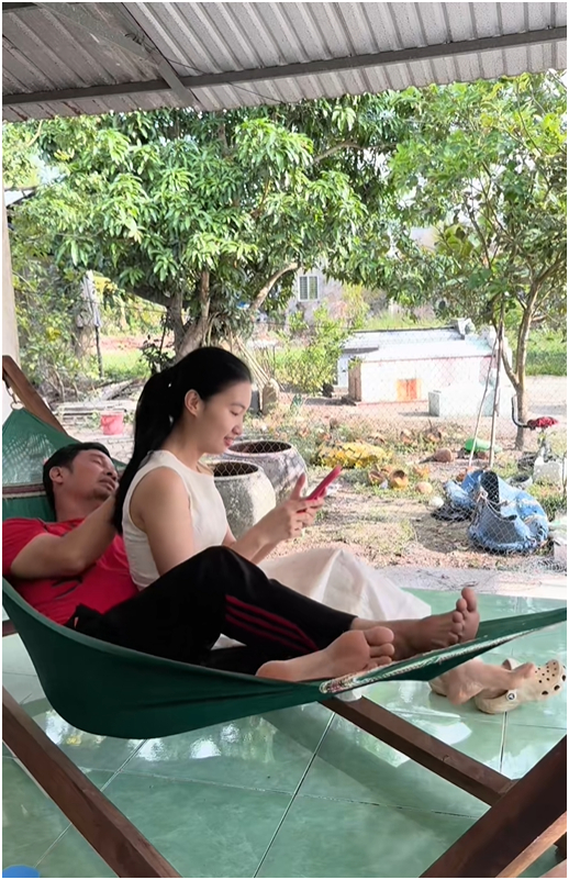 "Tiết Cương keo kiệt" l&ecirc;n hot search, vợ k&eacute;m 26 tuổi phơi b&agrave;y lu&ocirc;n loạt sự thật trong căn nh&agrave; cấp 4 ở T&acirc;y Ninh- Ảnh 9.