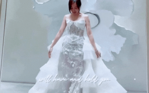 Lộ clip nữ ca sĩ Việt thử v&aacute;y cưới, chuẩn bị kết h&ocirc;n với chồng Việt kiều- Ảnh 1.