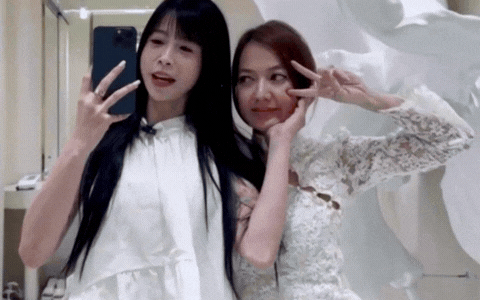 Lộ clip nữ ca sĩ Việt thử v&aacute;y cưới, chuẩn bị kết h&ocirc;n với chồng Việt kiều- Ảnh 2.