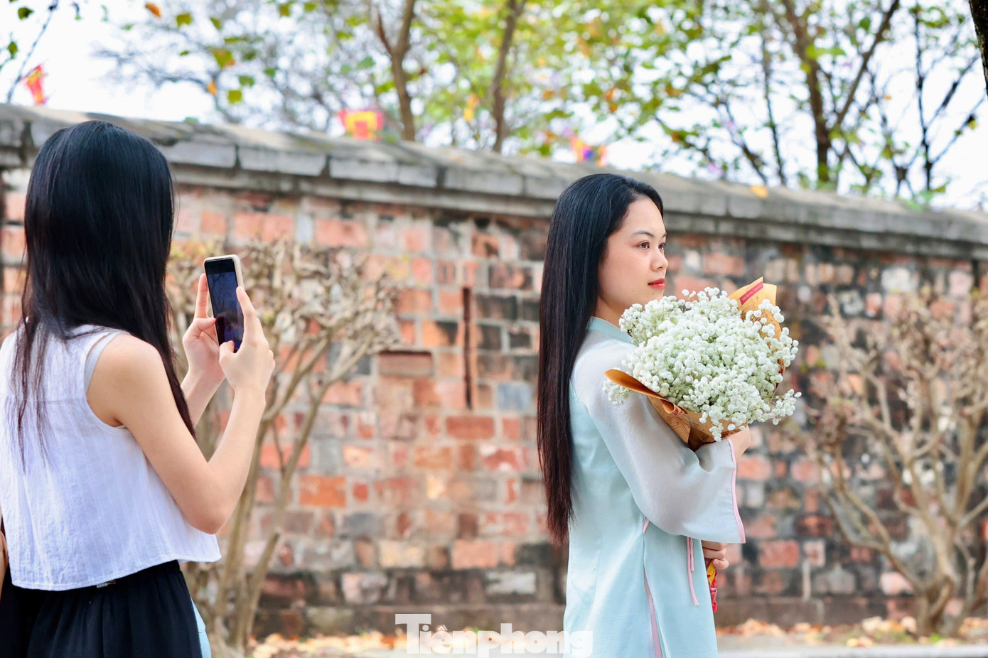 H&agrave; Nội xao xuyến m&ugrave;a hoa ban t&iacute;m, phong linh nhuộm v&agrave;ng g&oacute;c phố- Ảnh 8.