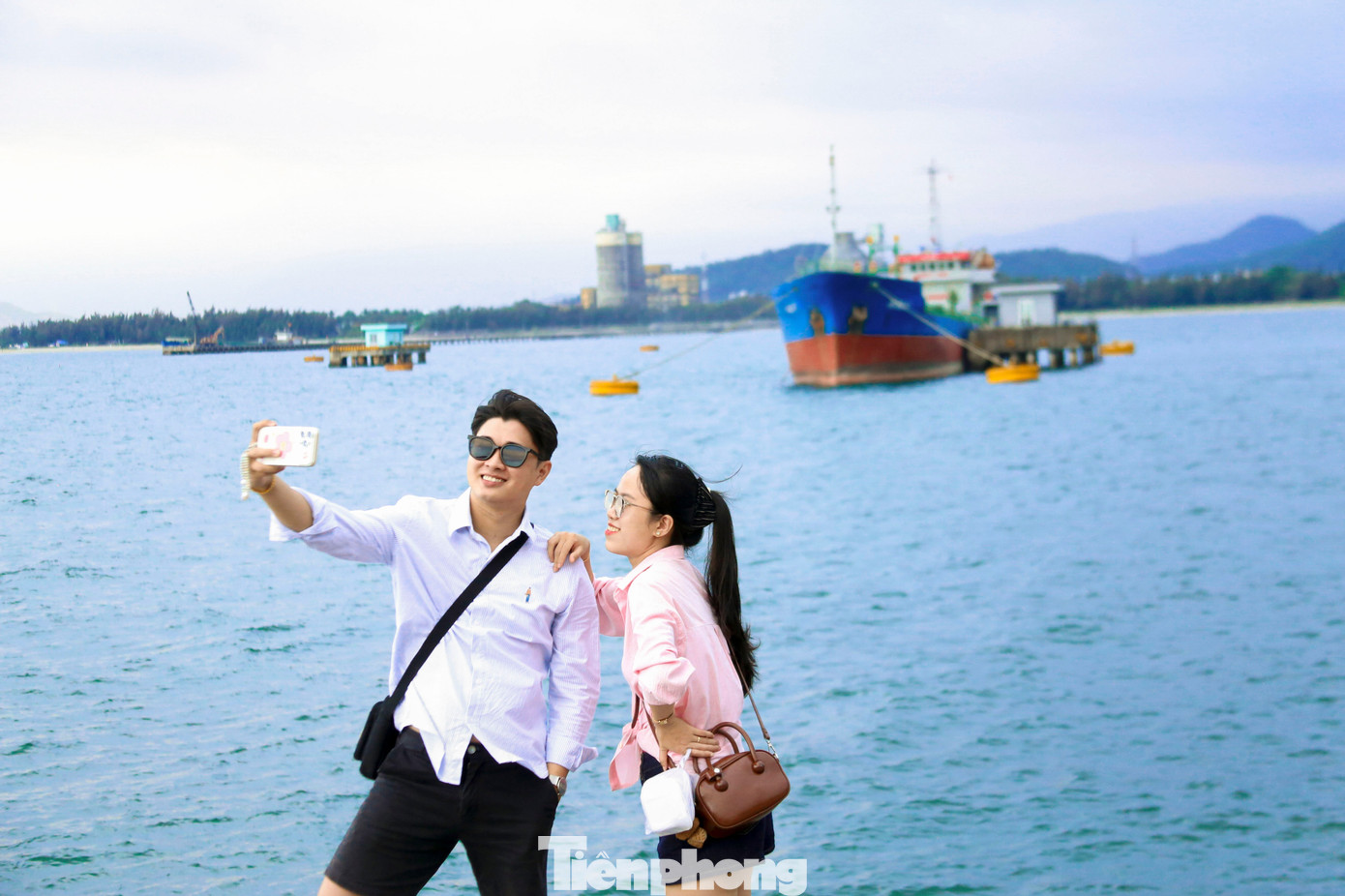 Giới trẻ đổ về tọa độ 'sống ảo' mới dưới ch&acirc;n đ&egrave;o Hải V&acirc;n- Ảnh 6.