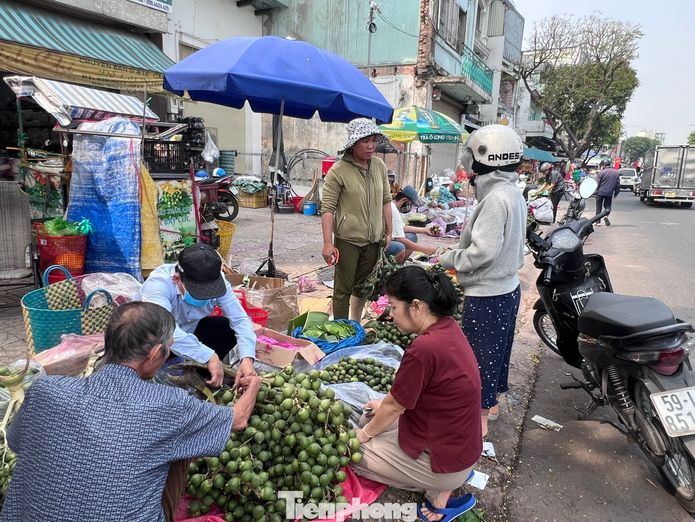 Lạ l&ugrave;ng những phi&ecirc;n chợ &lsquo;kh&ocirc;ng giống ai&rsquo; ở TPHCM- Ảnh 1.