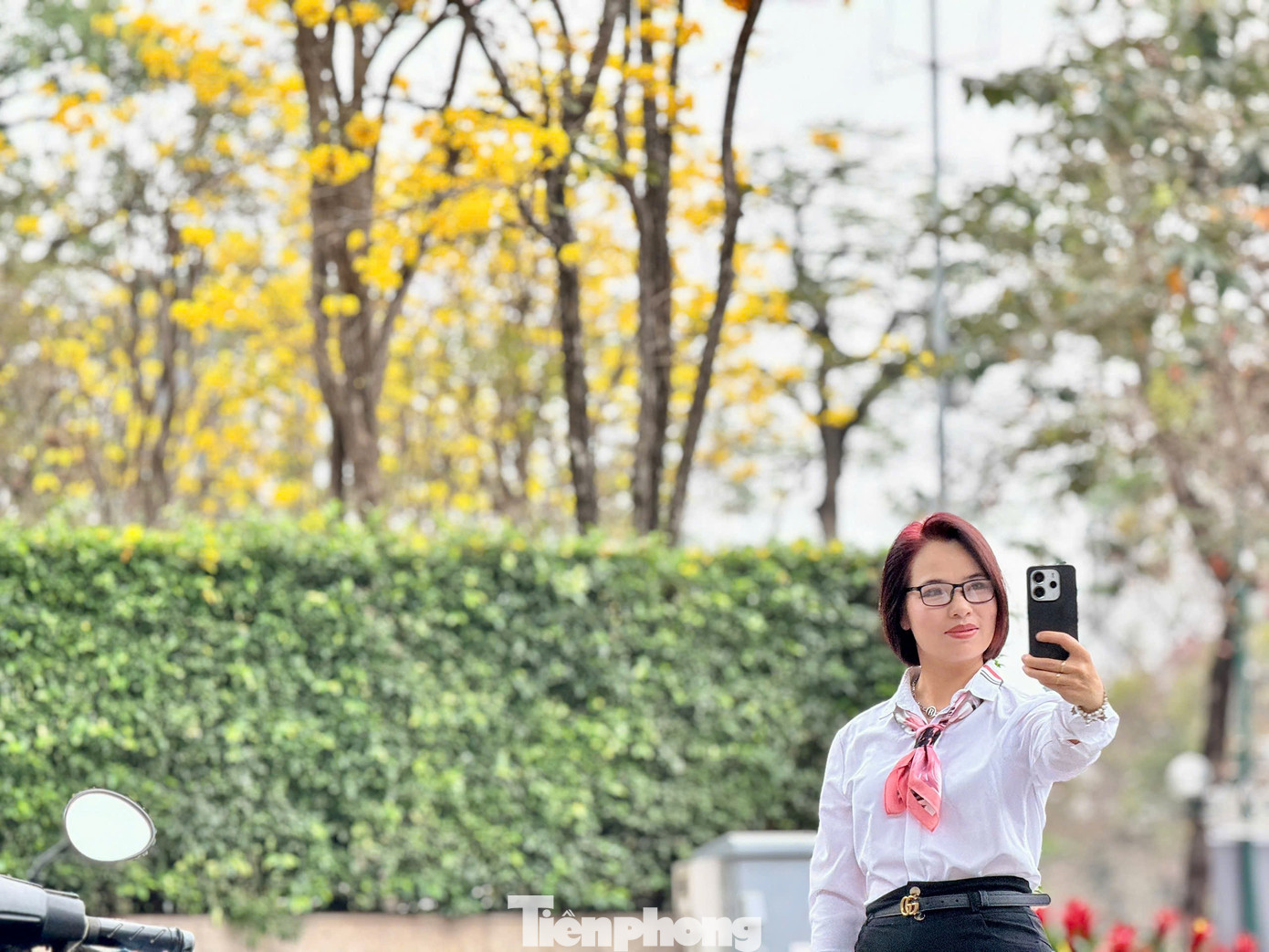 H&agrave; Nội xao xuyến m&ugrave;a hoa ban t&iacute;m, phong linh nhuộm v&agrave;ng g&oacute;c phố- Ảnh 14.