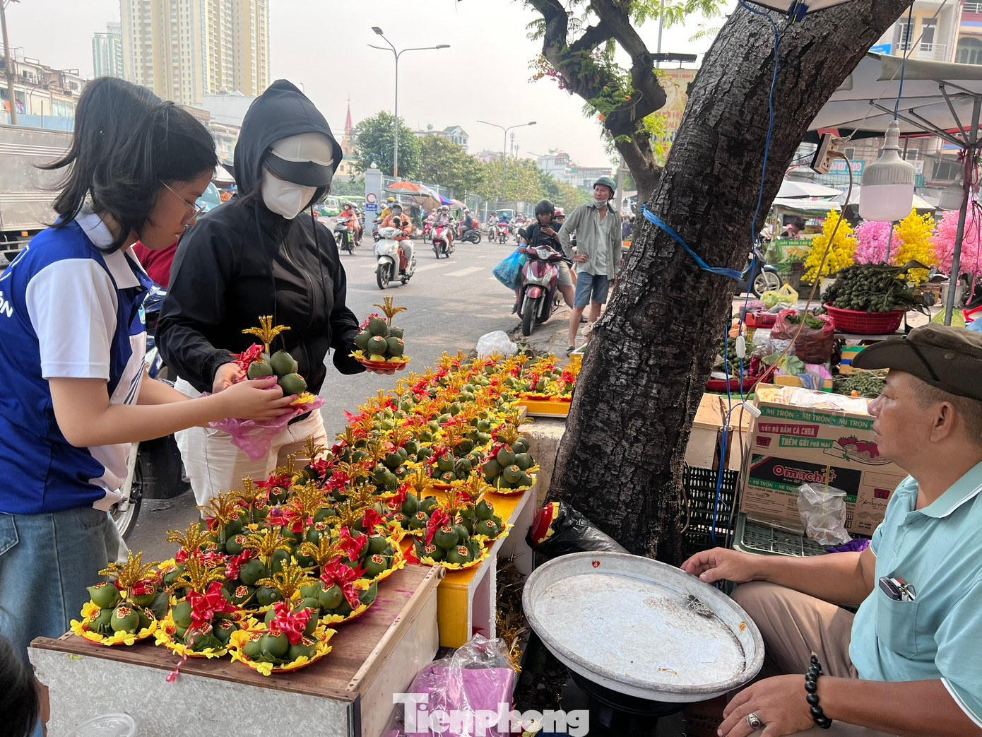 Lạ l&ugrave;ng những phi&ecirc;n chợ &lsquo;kh&ocirc;ng giống ai&rsquo; ở TPHCM- Ảnh 2.