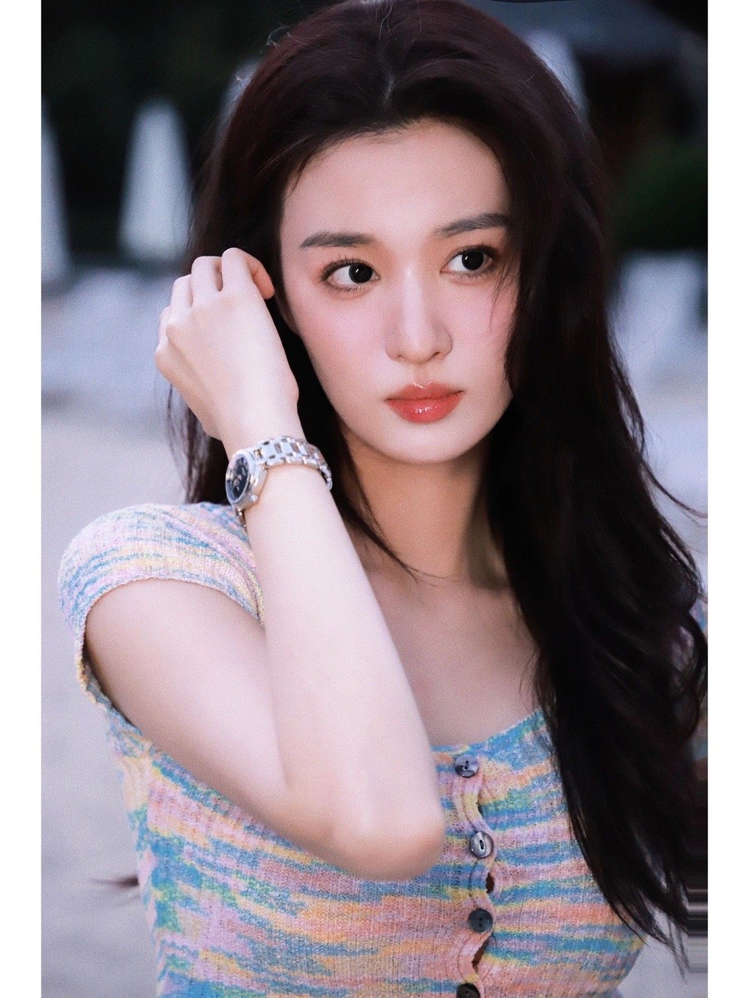 ''Tiểu Lưu Diệc Phi'' da trắng mịn kh&ocirc;ng t&igrave; vết, mềm mọng collagen bất chấp thường xuy&ecirc;n trang điểm đậm nhờ mẹo phục hồi da vạn người nổi tiếng đều m&ecirc;- Ảnh 3.