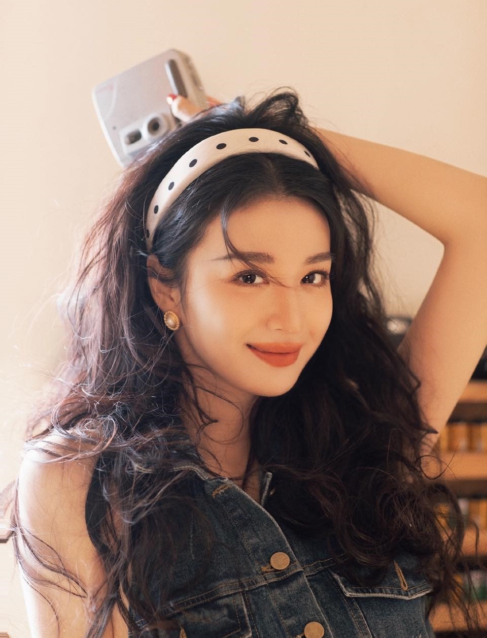 ''Tiểu Lưu Diệc Phi'' da trắng mịn kh&ocirc;ng t&igrave; vết, mềm mọng collagen bất chấp thường xuy&ecirc;n trang điểm đậm nhờ mẹo phục hồi da vạn người nổi tiếng đều m&ecirc;- Ảnh 5.