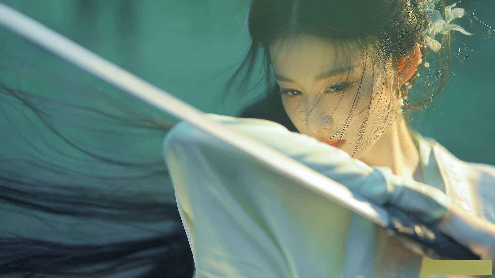 ''Tiểu Lưu Diệc Phi'' da trắng mịn kh&ocirc;ng t&igrave; vết, mềm mọng collagen bất chấp thường xuy&ecirc;n trang điểm đậm nhờ mẹo phục hồi da vạn người nổi tiếng đều m&ecirc;- Ảnh 7.