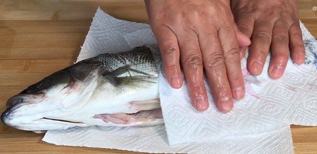 3 sai lầm khiến c&aacute; c&agrave;ng rửa c&agrave;ng tanh- Ảnh 3.