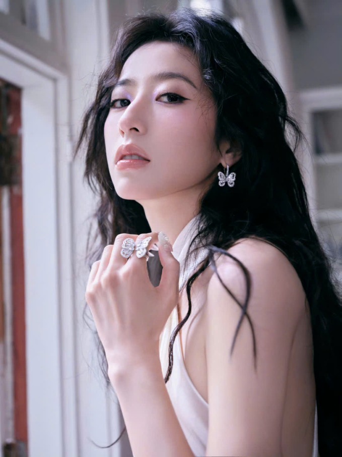 Nữ diễn vi&ecirc;n trẻ mất t&iacute;ch trong chuyến du lịch Trung Đ&ocirc;ng, bạn b&egrave; cầu cứu- Ảnh 4.