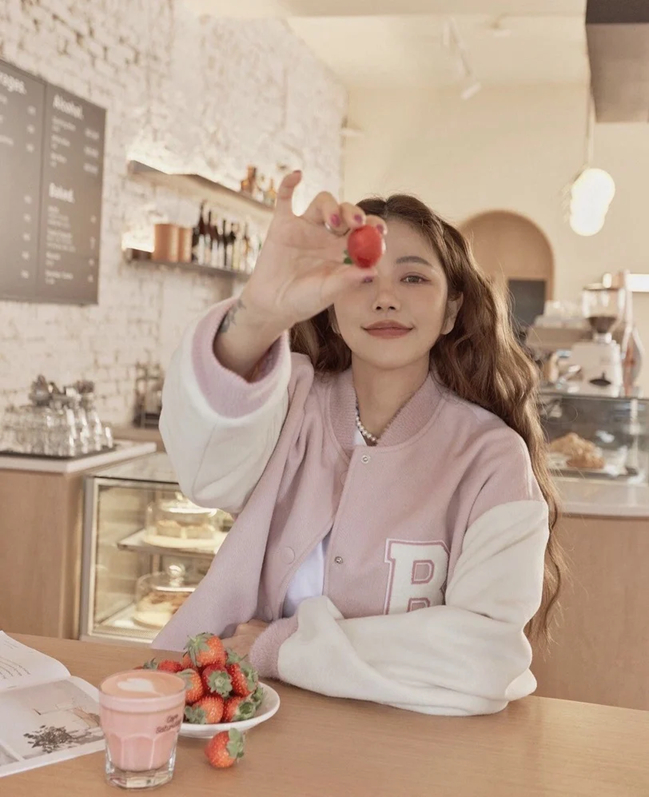 Nh&agrave; thiết kế 51 tuổi vẫn trẻ trung như thiếu nữ, h&eacute; lộ 10 th&oacute;i quen chống l&atilde;o h&oacute;a để duy tr&igrave; v&oacute;c d&aacute;ng v&agrave; l&agrave;n da- Ảnh 5.