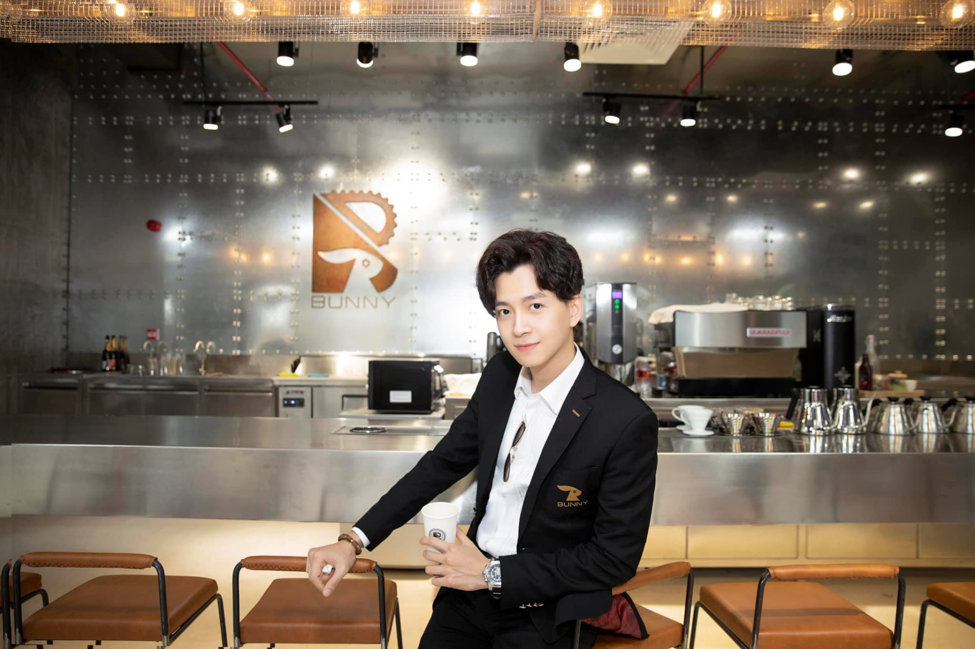 Chuyện g&igrave; đang xảy ra với qu&aacute;n c&agrave; ph&ecirc; của Ng&ocirc; Kiến Huy?- Ảnh 2.