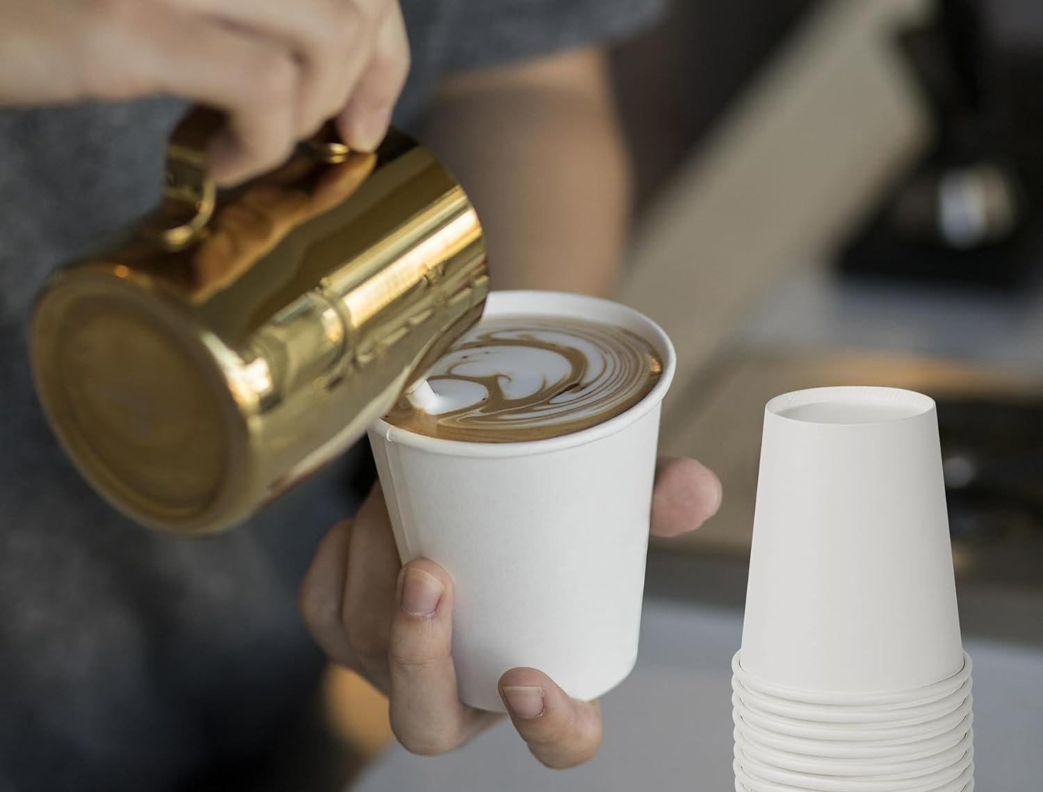 4 loại cốc dễ "ph&aacute; thận", hại n&atilde;o v&igrave; giấu vi nhựa, kim loại nặng: B&aacute;c sĩ cảnh b&aacute;o "đừng đựng nước n&oacute;ng"- Ảnh 3.