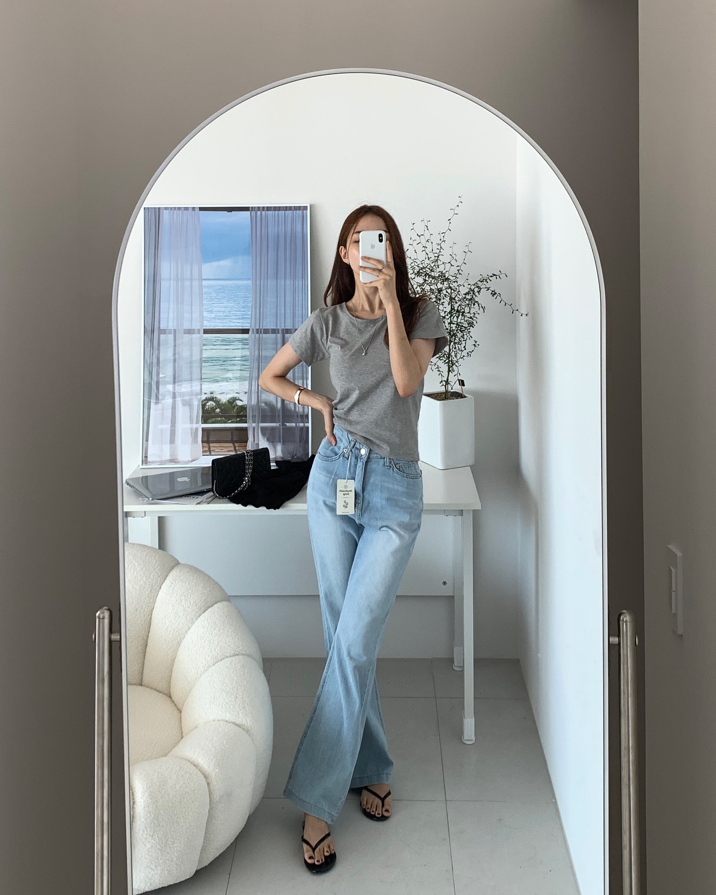 5 c&aacute;ch mặc &aacute;o thun theo style tối giản, &aacute;p dụng ở nơi n&agrave;o cũng s&agrave;nh điệu- Ảnh 6.