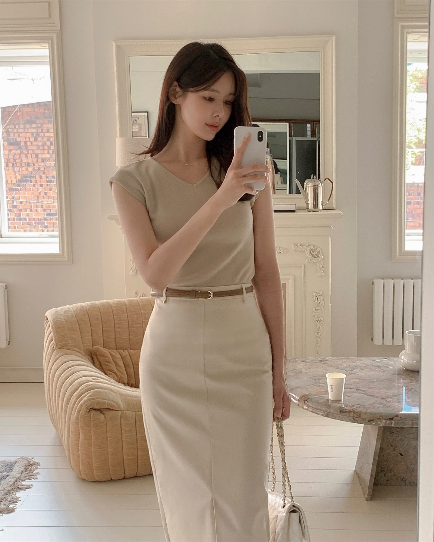 5 c&aacute;ch mặc &aacute;o thun theo style tối giản, &aacute;p dụng ở nơi n&agrave;o cũng s&agrave;nh điệu- Ảnh 3.