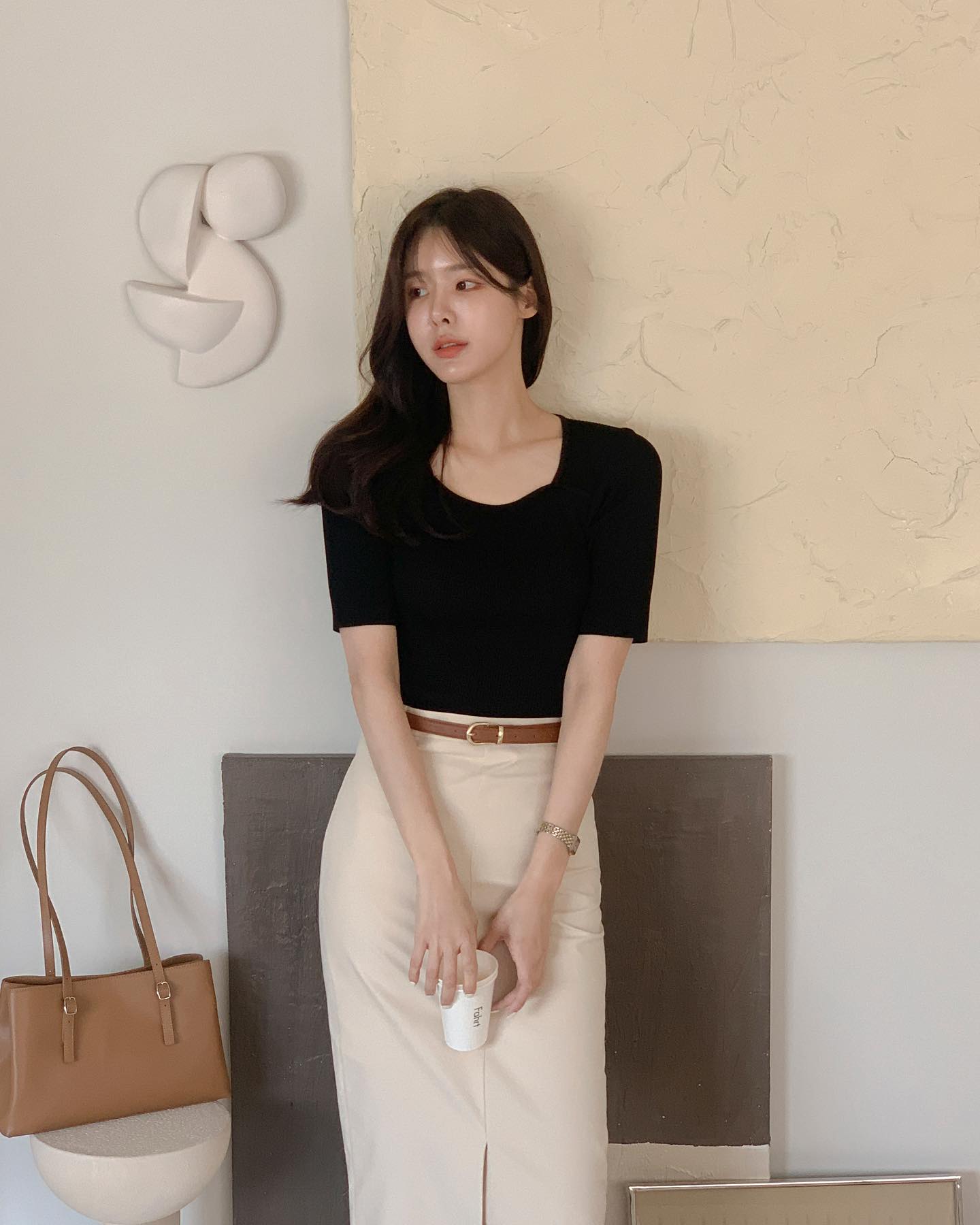 5 c&aacute;ch mặc &aacute;o thun theo style tối giản, &aacute;p dụng ở nơi n&agrave;o cũng s&agrave;nh điệu- Ảnh 1.