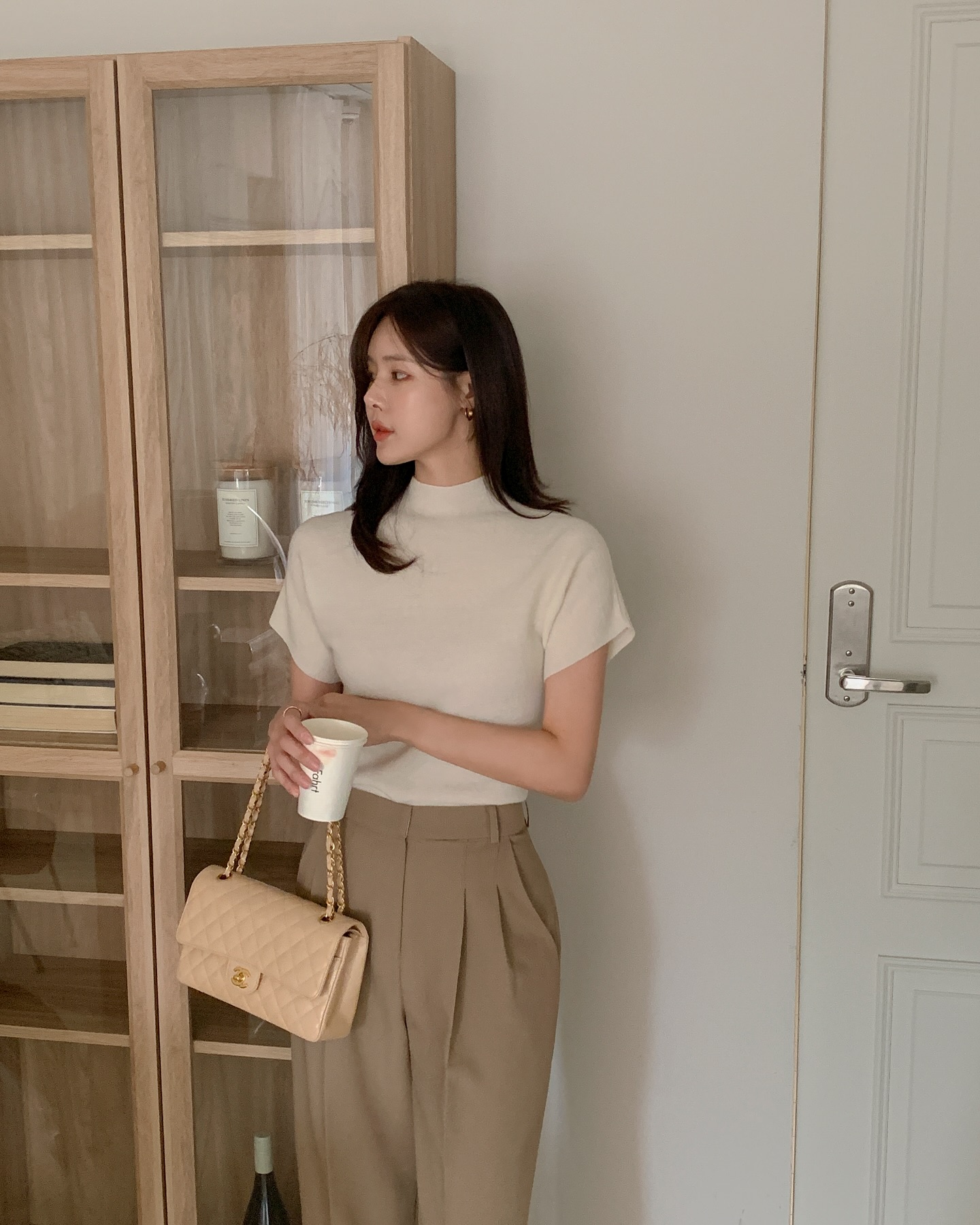 5 c&aacute;ch mặc &aacute;o thun theo style tối giản, &aacute;p dụng ở nơi n&agrave;o cũng s&agrave;nh điệu- Ảnh 5.