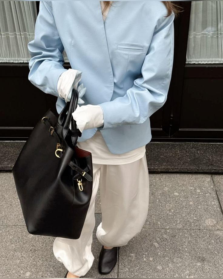 Ice Blue: M&agrave;u xanh &ldquo;băng gi&aacute;&rdquo; n&agrave;y chắc chắn phải xuất hiện trong tủ đồ 2026 của bạn!- Ảnh 8.