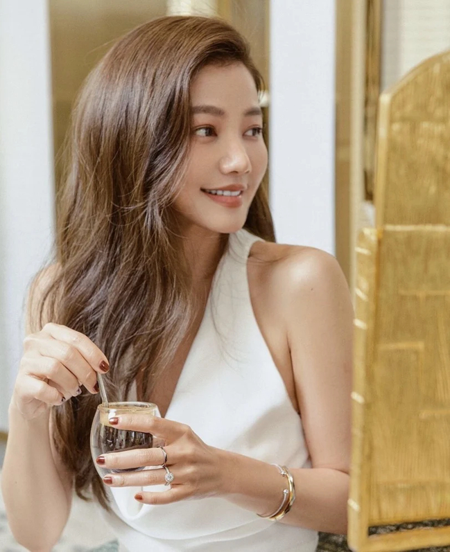 Nh&agrave; thiết kế 51 tuổi vẫn trẻ trung như thiếu nữ, h&eacute; lộ 10 th&oacute;i quen chống l&atilde;o h&oacute;a để duy tr&igrave; v&oacute;c d&aacute;ng v&agrave; l&agrave;n da- Ảnh 1.