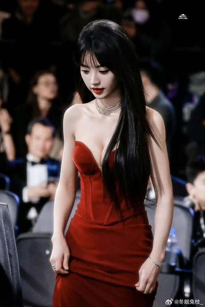 Nữ thần phim cổ trang sở hữu gương mặt ng&acirc;y thơ nhưng body bốc lửa, hễ bước đi l&agrave; c&oacute; clip viral- Ảnh 8.