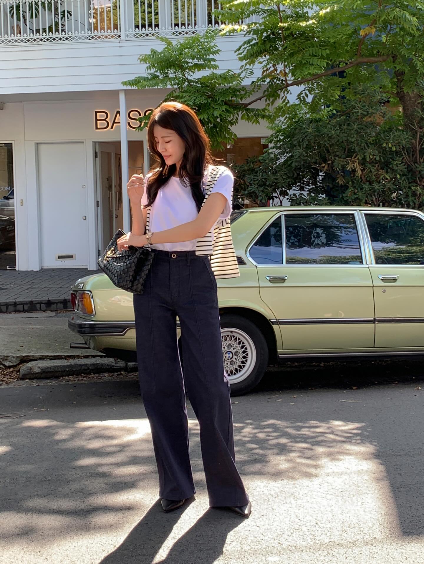 5 c&aacute;ch mặc &aacute;o thun theo style tối giản, &aacute;p dụng ở nơi n&agrave;o cũng s&agrave;nh điệu- Ảnh 4.