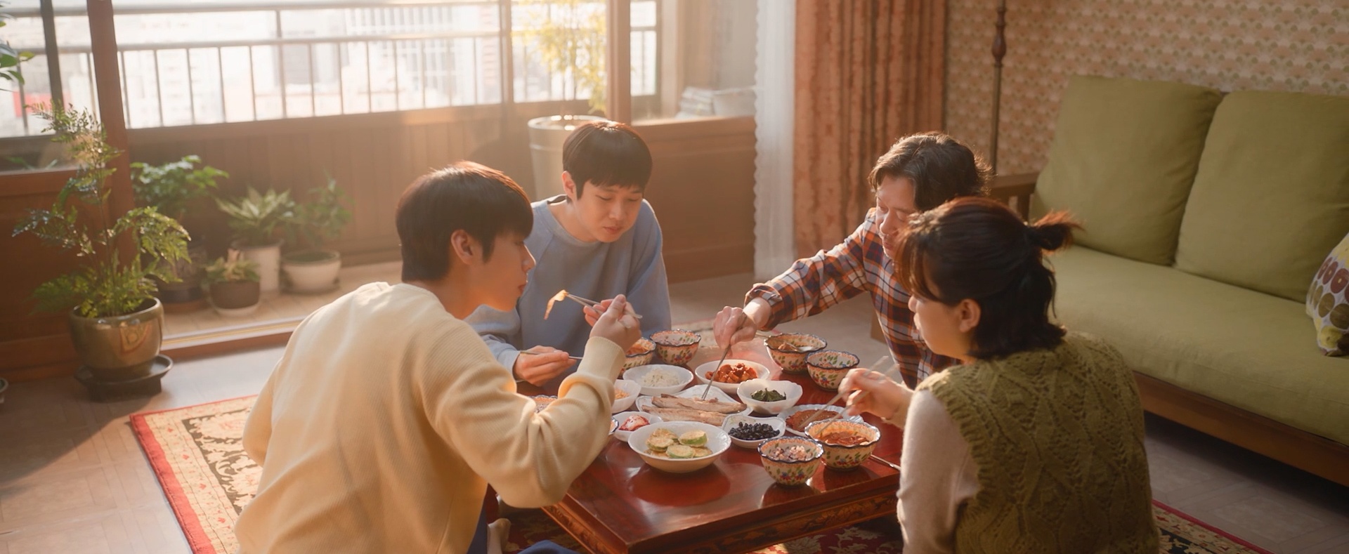 Xuất hiện phim H&agrave;n đ&aacute;nh bại to&agrave;n bộ bom tấn Việt chiếm top 1 ph&ograve;ng v&eacute;, nghe t&ecirc;n nam ch&iacute;nh l&agrave; biết hay cỡ n&agrave;o- Ảnh 2.