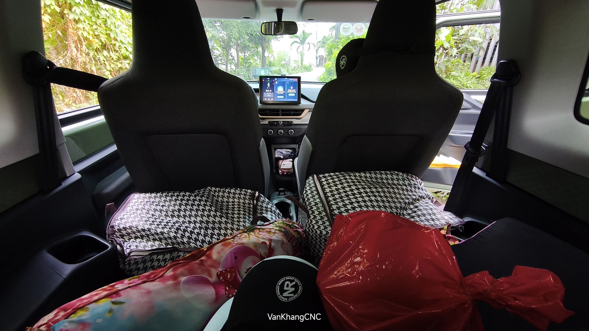 Xuyên Việt 5.500 km bằng VinFast VF 3: Sạc 53 lần, ngủ trên xe thoải mái, tiết kiệm hơn chục triệu và vượt đèo Mã Pì Lèng ngon ơ- Ảnh 6. Xuyên Việt 5.500 km bằng VinFast VF 3: Sạc 53 lần, ngủ trên xe thoải mái, tiết kiệm hơn chục triệu và vượt đèo Mã Pì Lèng ngon ơ- Ảnh 6.