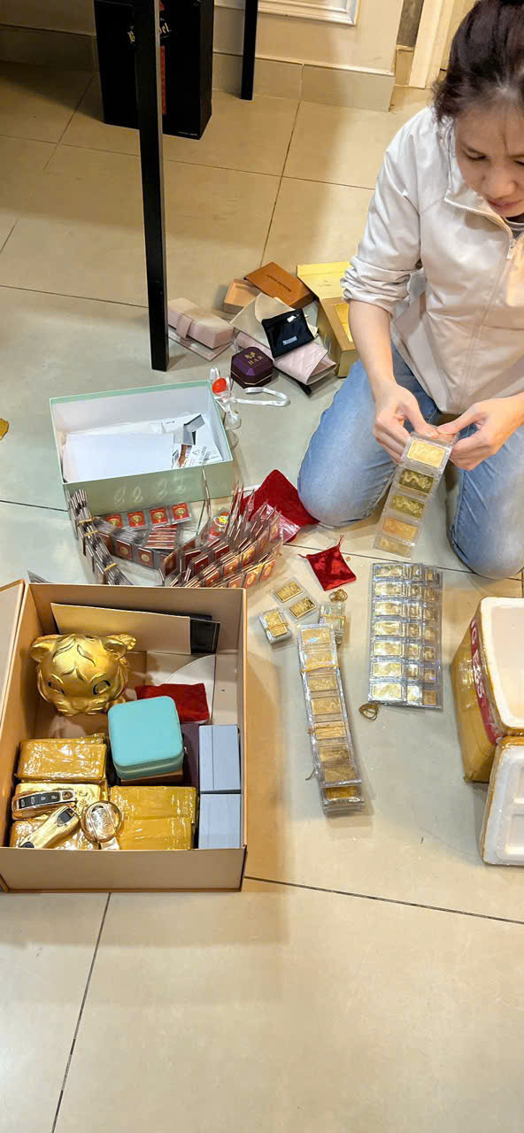 Cận cảnh khối t&agrave;i sản g&acirc;y cho&aacute;ng của Mr Pips: 41 &ocirc; t&ocirc; hạng sang, 45 sổ đỏ, hơn 1.000 miếng v&agrave;ng,... bị k&ecirc; bi&ecirc;n- Ảnh 4.