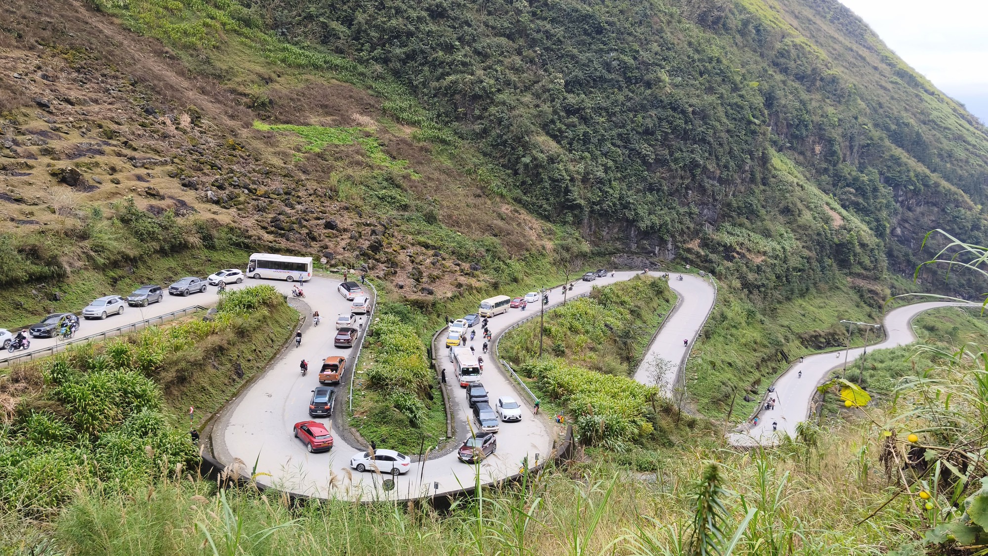 Xuyên Việt 5.500 km bằng VinFast VF 3: Sạc 53 lần, ngủ trên xe thoải mái, tiết kiệm hơn chục triệu và vượt đèo Mã Pì Lèng ngon ơ- Ảnh 7. Xuyên Việt 5.500 km bằng VinFast VF 3: Sạc 53 lần, ngủ trên xe thoải mái, tiết kiệm hơn chục triệu và vượt đèo Mã Pì Lèng ngon ơ- Ảnh 7.