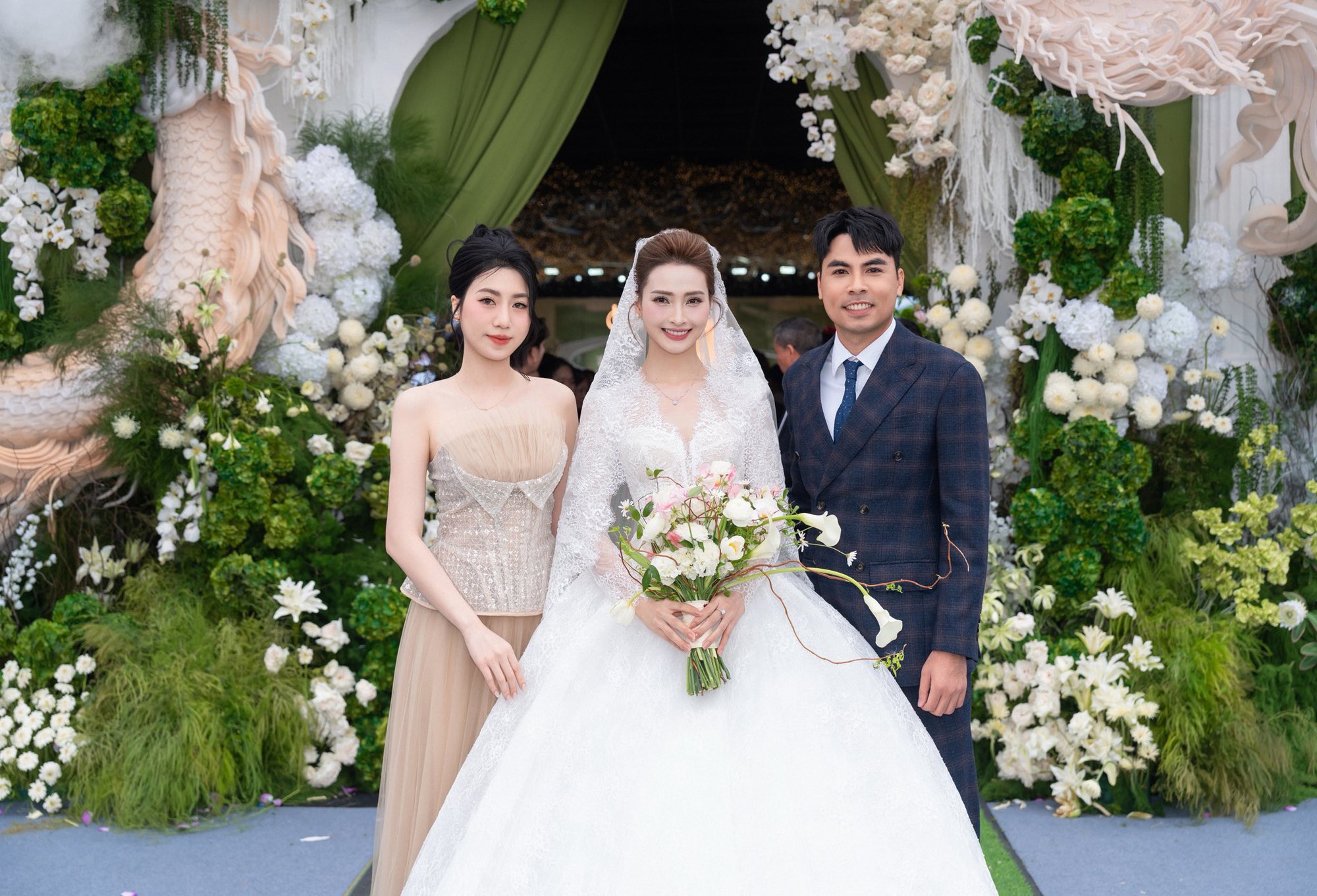 Em g&aacute;i Văn To&agrave;n "xả" ảnh cưới Đức Huy, nhan sắc chuẩn "ngọc nữ"- Ảnh 1.