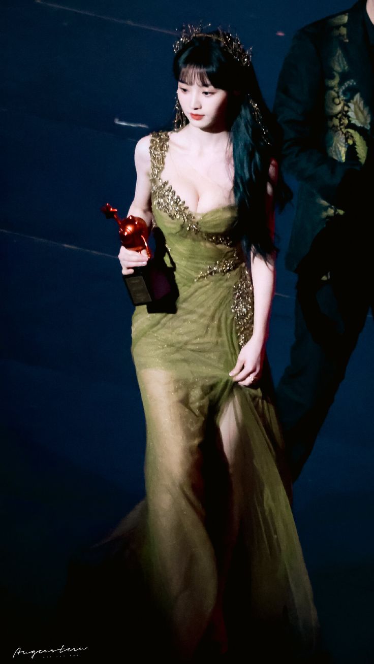 Nữ thần phim cổ trang sở hữu gương mặt ng&acirc;y thơ nhưng body bốc lửa, hễ bước đi l&agrave; c&oacute; clip viral- Ảnh 9.