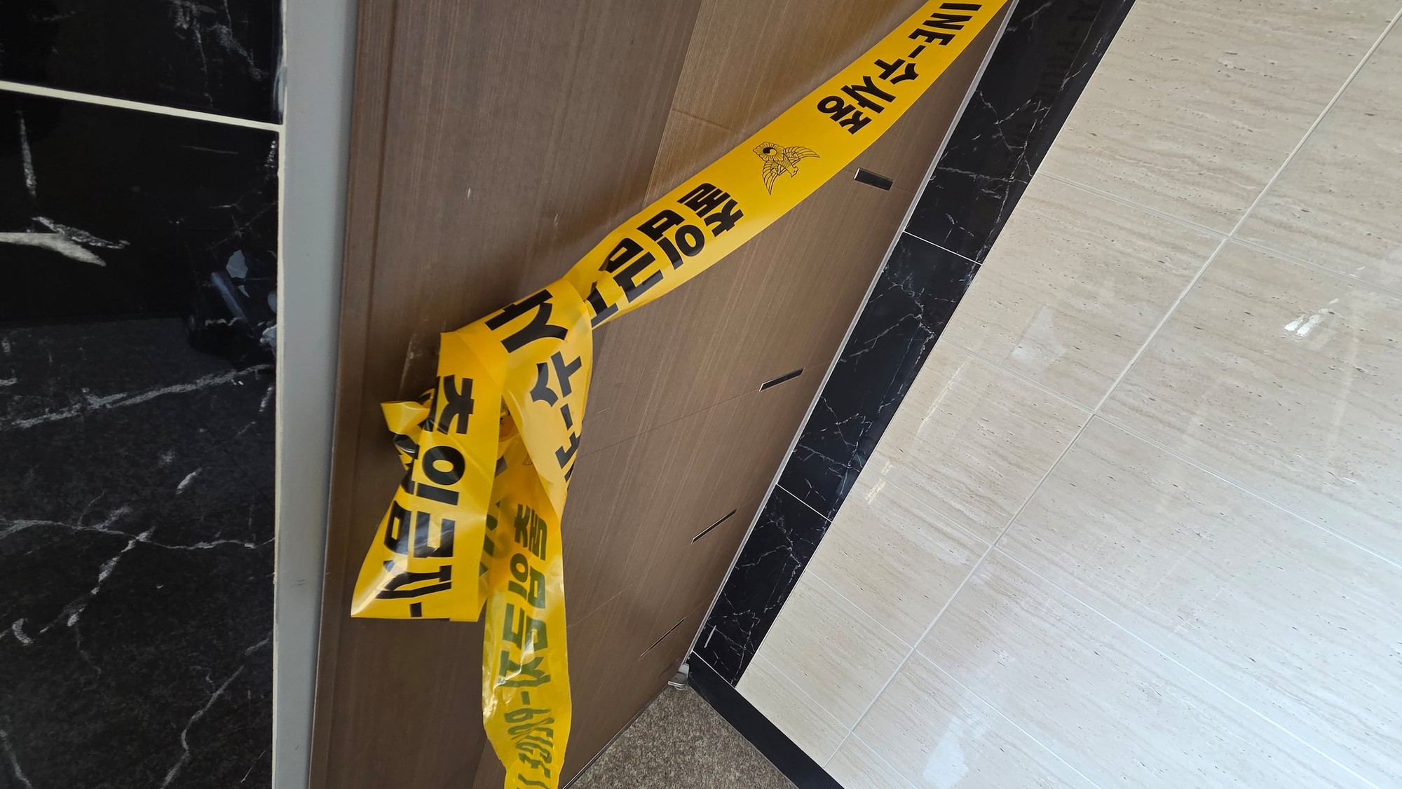 Người đ&agrave;n &ocirc;ng 34 tuổi tự s&aacute;t c&ugrave;ng 4 con trong căn hộ, nhắn &ldquo;Anh y&ecirc;u em&rdquo; trong thư tuyệt mệnh gửi vợ- Ảnh 1.