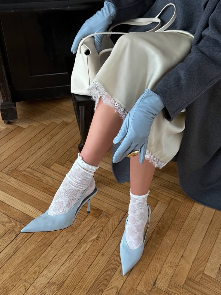 Ice Blue: M&agrave;u xanh &ldquo;băng gi&aacute;&rdquo; n&agrave;y chắc chắn phải xuất hiện trong tủ đồ 2026 của bạn!- Ảnh 12.