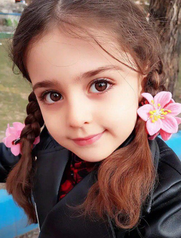 16 năm sau của b&eacute; g&aacute;i đẹp đến mức bố đ&atilde; nghỉ việc để l&agrave;m vệ sĩ ri&ecirc;ng- Ảnh 5.