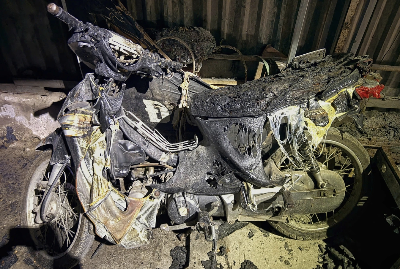 Ch&aacute;y qu&aacute;n c&agrave; ph&ecirc; "h&aacute;t cho nhau nghe"- Ảnh 2.