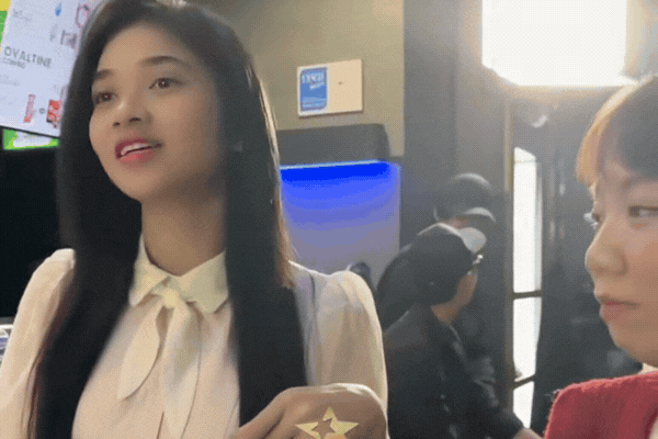 &Aacute; hậu Việt sượng tr&acirc;n khi bị y&ecirc;u cầu bỏ tiền t&uacute;i mua 200 v&eacute; xem phim, netizen nh&igrave;n gia cảnh kh&oacute; khăn m&agrave; thương- Ảnh 1.