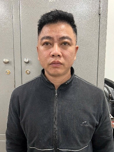 Nh&oacute;m 4 đối tượng lừa b&aacute;n &ldquo;thi&ecirc;n thạch&rdquo; giả, chiếm đoạt 11 tỷ đồng của người phụ nữ- Ảnh 3.